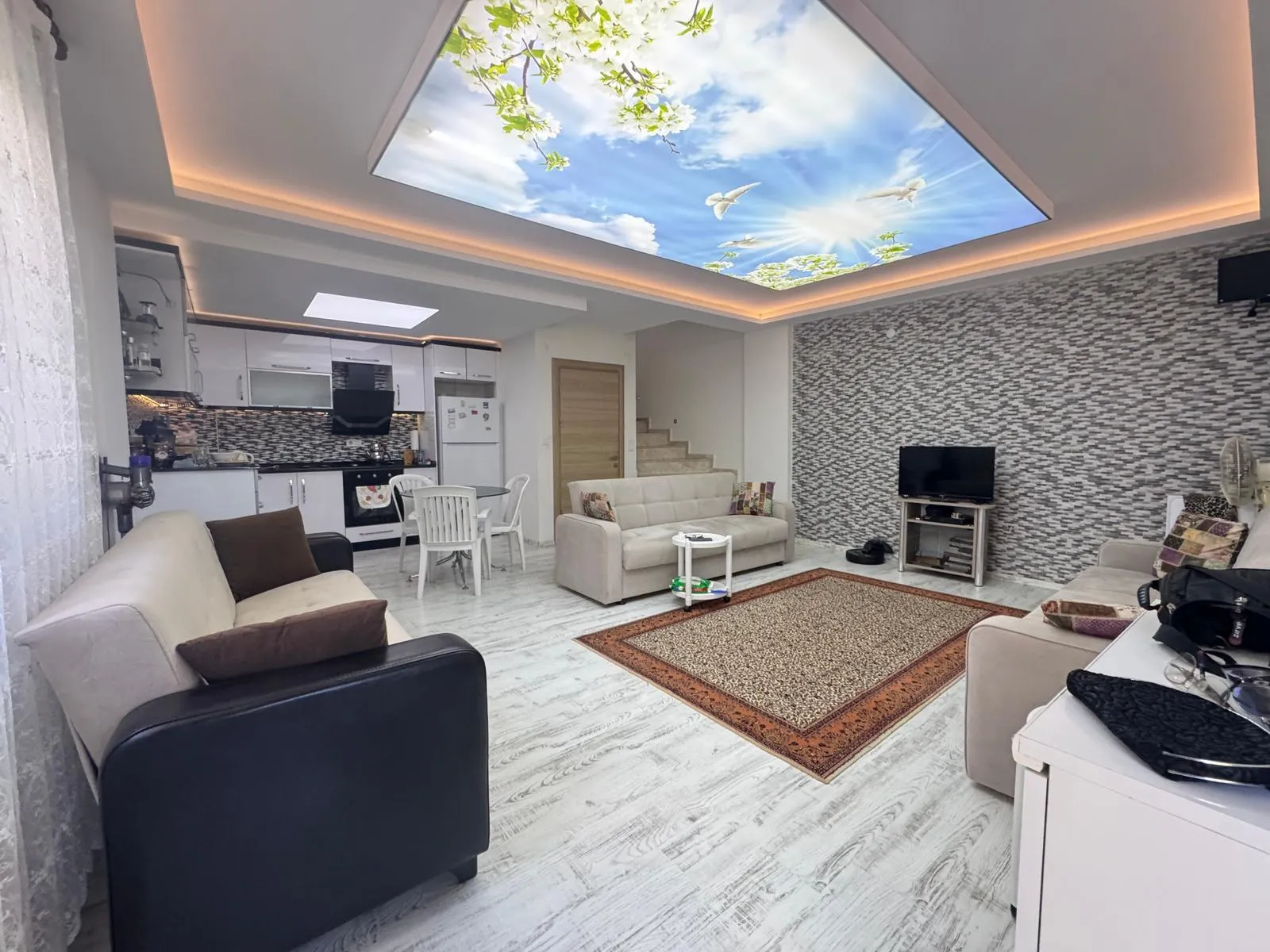 Seferihisar Cumhuriyet'te Denize 500M Mesafede Lüks & Geniş Bahçeli 2+1 Villa