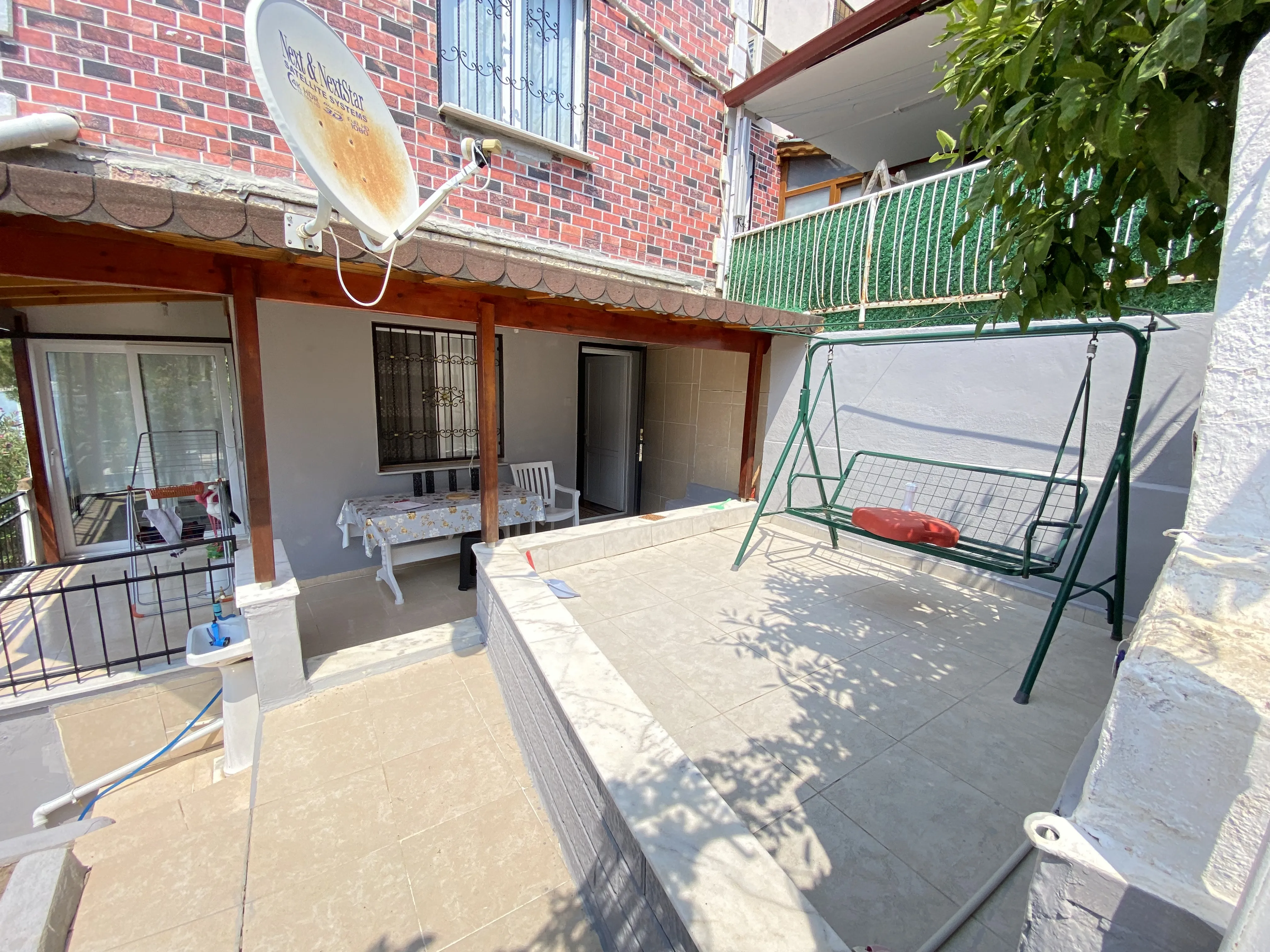 Seferihisar Mersin Alanı’nda Denize 100M, Masrafsız Bahçeli Tadında Zemin Kat Satılık 1+1