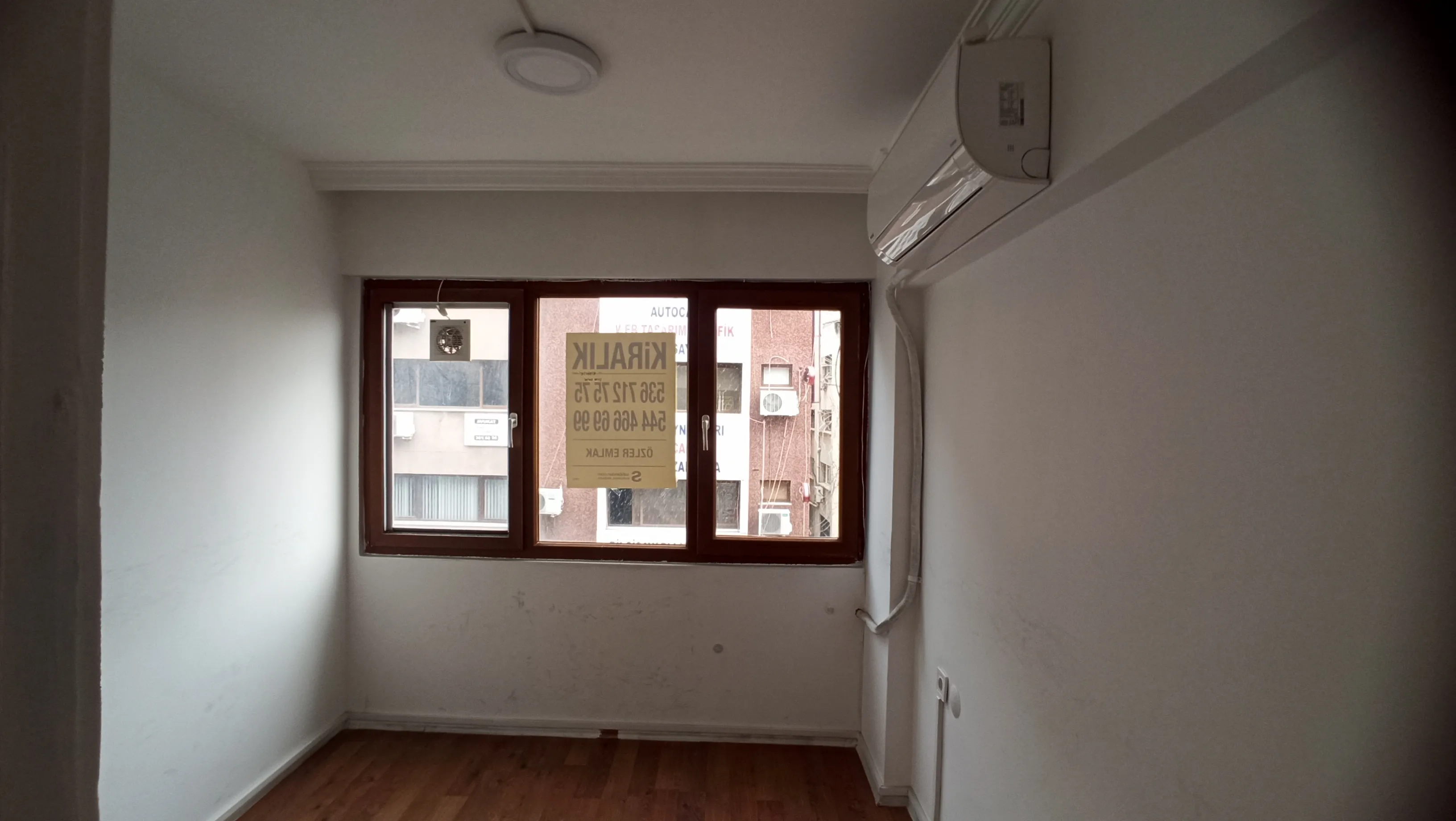 KARŞIYAKA'DA ÇARŞI CAD. ÜZERİNDE TAM KATTA 4 OFİSLİK İŞYERİ