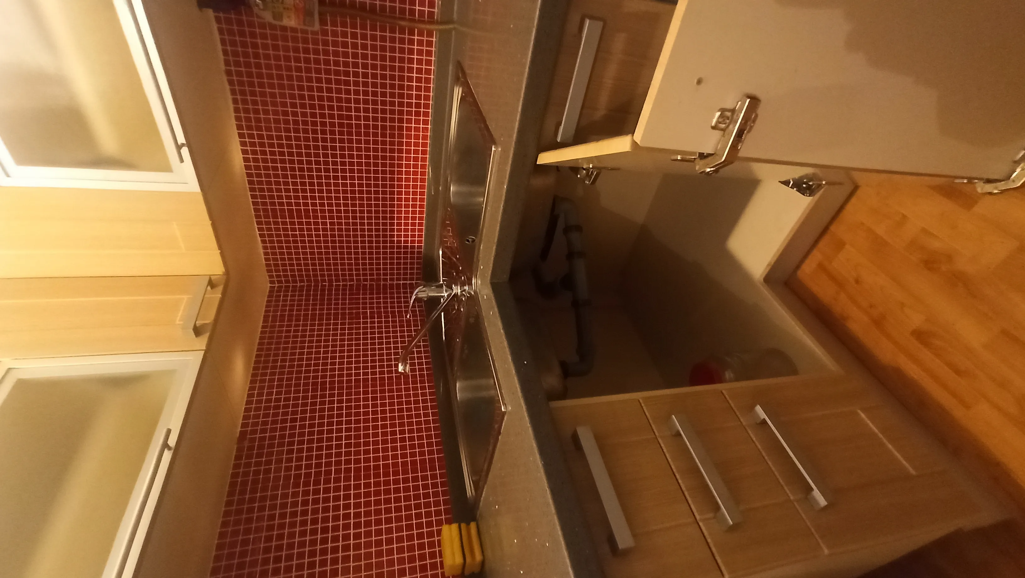 KARŞIYAKA'DA 2+1+BAHÇE KULLANIMLI YÜKSEK ZEMİN DAİRE